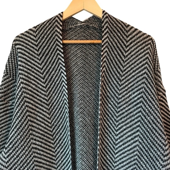 Chevron Pattern Open Front Cardigan Oversized Sweater - Black and White, Small - Picture 4 of 9